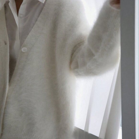 White Elegant Women's Drop Shoulder Faux Fur Cardigan - Picture 3 of 4